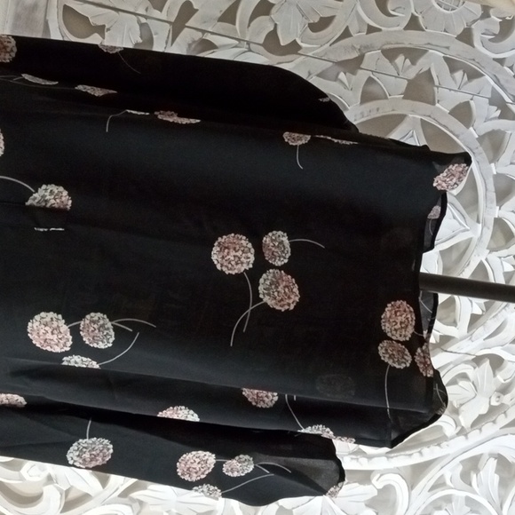 daniel rain Women's XL Hydrangea Black Floral Pink Light Yellow Flowing Blouse - Picture 4 of 17